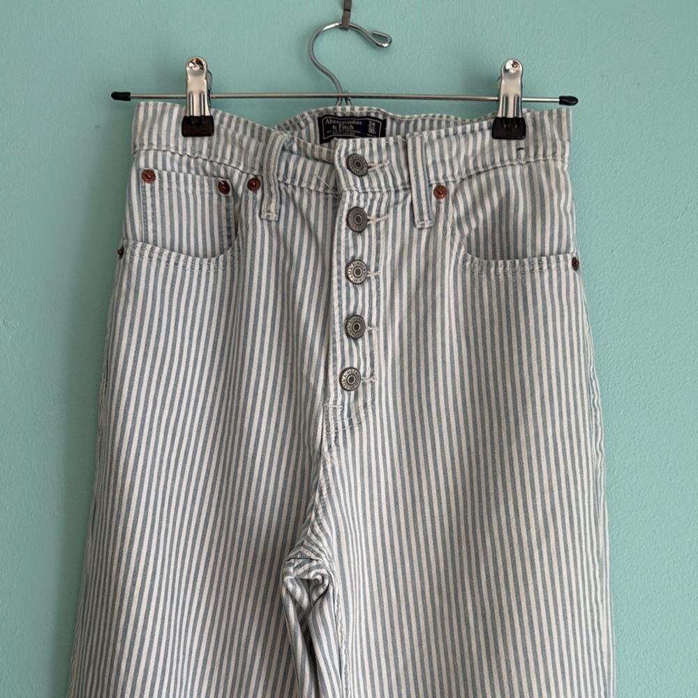 Abercrombie & Fitch: Striped High-Waisted Jeans